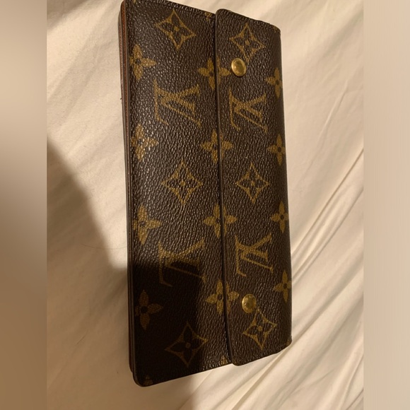 Authentic rare great condition Louis Vuitton wallet with compartments, zipper. - Picture 1 of 13